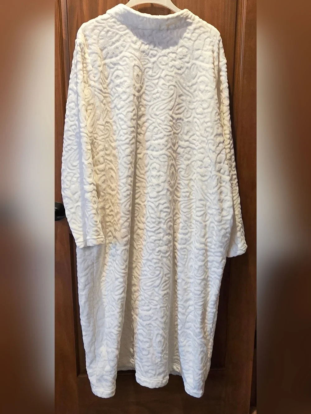 croft & barrow White Plush Full-Length Snap Robe - Picture 4 of 4